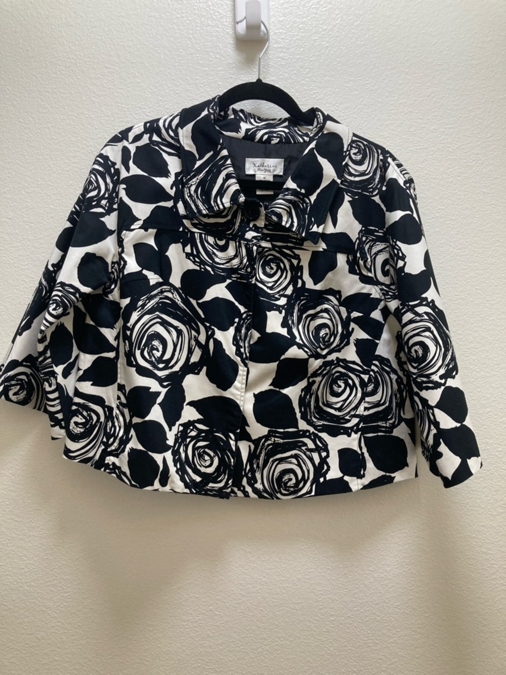 Katherine New York Barclay Black & White Floral Cropped Jacket M